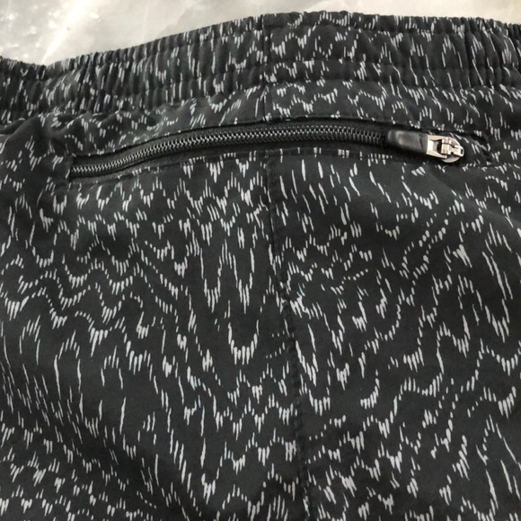 Nike women’s xs athletic shorts - Picture 3 of 4